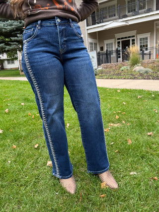 Risen Embroidered Trim Straight Jeans