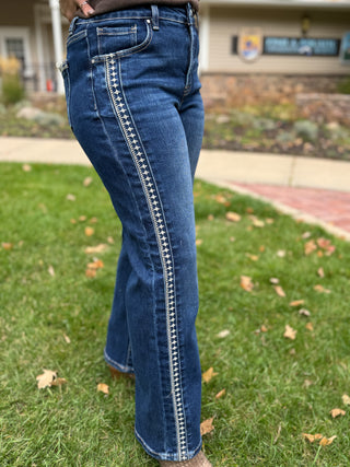 Risen Embroidered Trim Straight Jeans