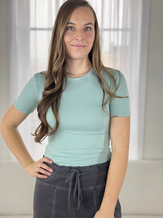 Caroline Basic Tee - V - Rae’s Boutique