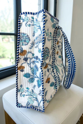 Quilted Tote Bag - V - Rae’s Boutique